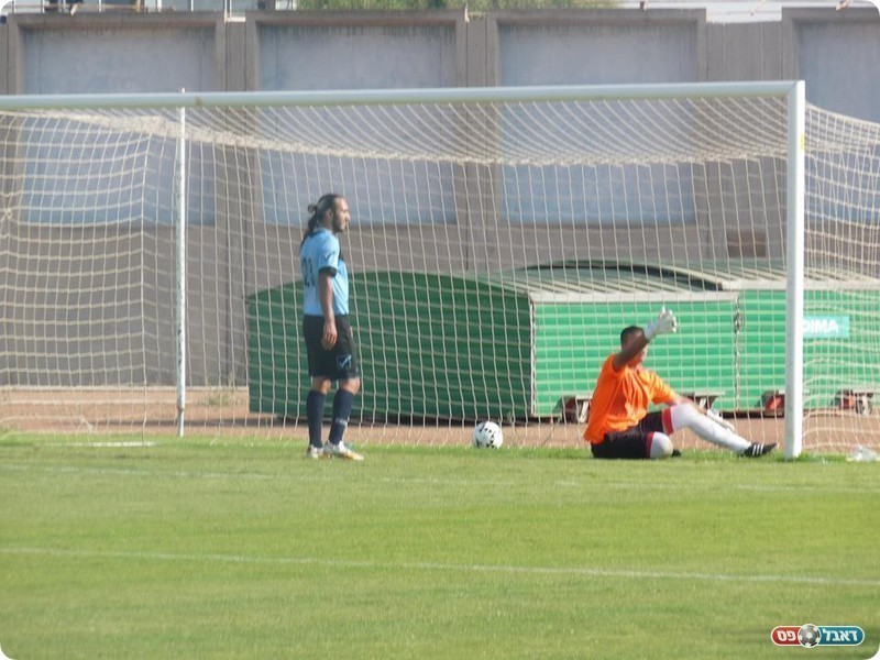 שלוש בראש. השלישי של חולון (אלי שמואלי)