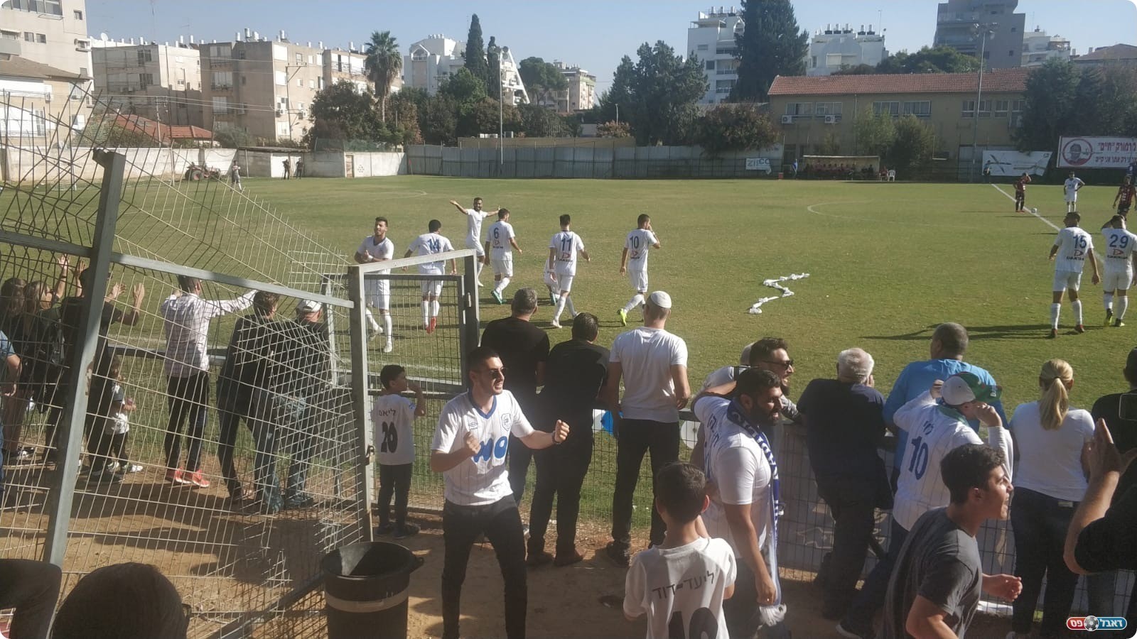 שחקני יפו חוגגים (payperlens)