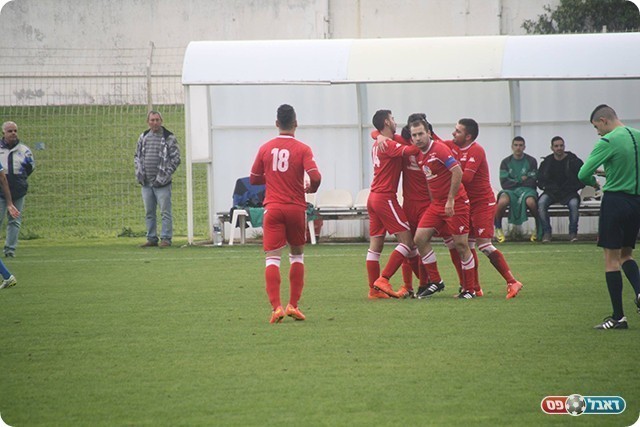 שחקני ממבע חוגגים (אבי פפיס)