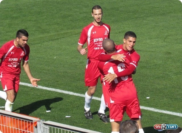 "באיכסל יש שחקנים מצוינים". חוגגים שוויון זמני (צילום: חג'ג' רחאל) 