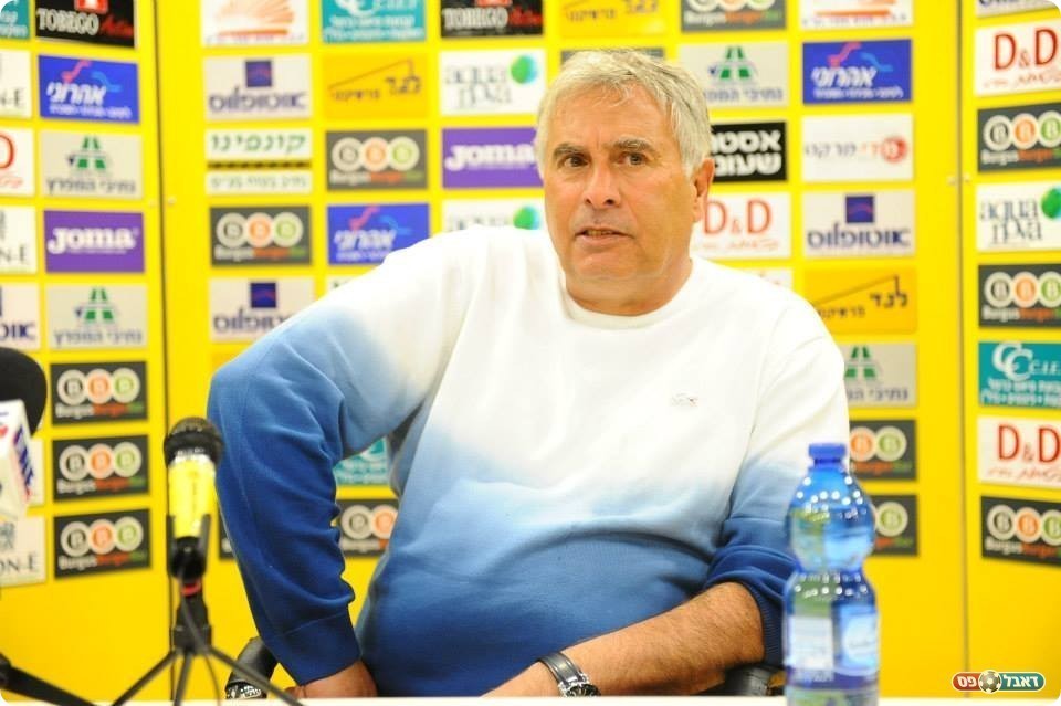 מאמן נתניה יוסי מזרחי (צילום: רולנדי ברנשטיין)