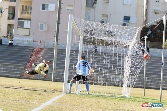 הכדור ברשת. שיוויון (וואסים מוואסי)