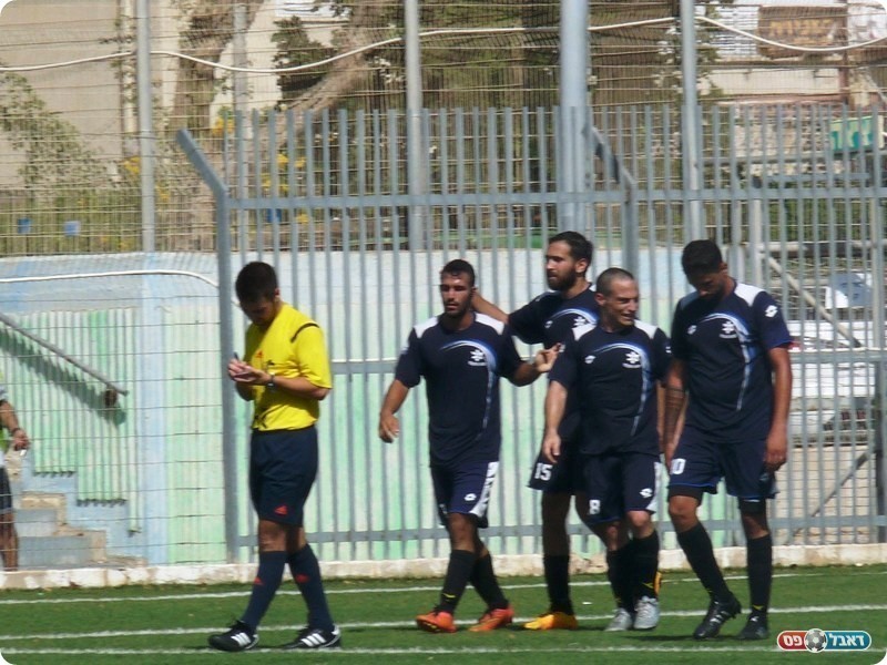 הובילו רק בשער בהפסקה. שחקני השקמה