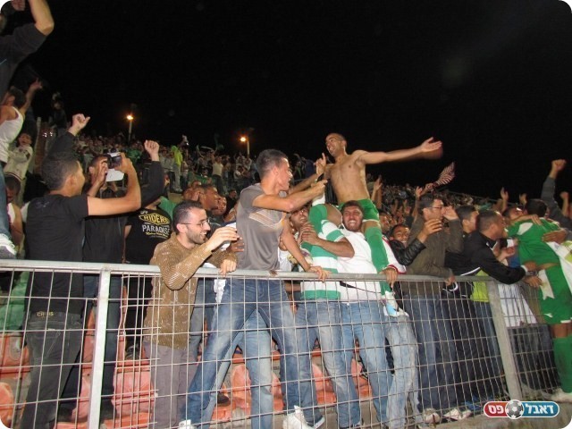 מול 500 בירוק. אוהדי כפר קנא