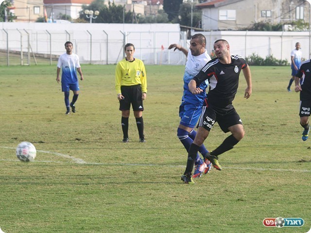 חלוצה החדש של נהריה פאסי זיאדה (משמאל) (צילום: מיכה פישנזון)