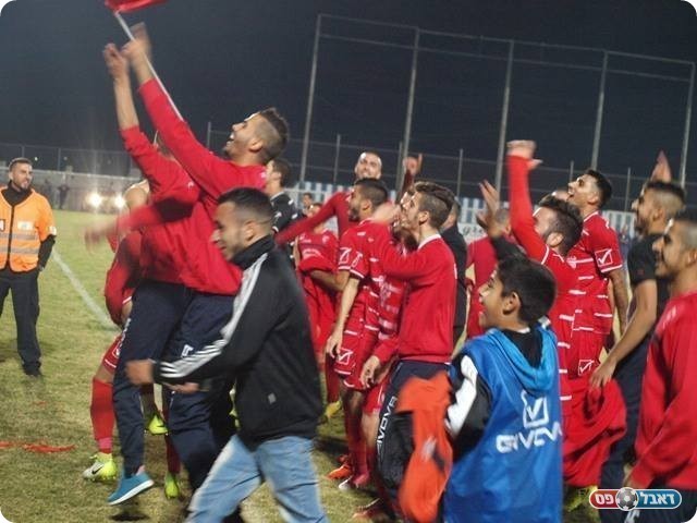 שחקני מוסמוס חוגגים (דאפר מחאמיד)