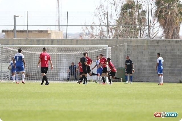 אבוחצירה חוגג את היתרון (וואסים מוואסי)