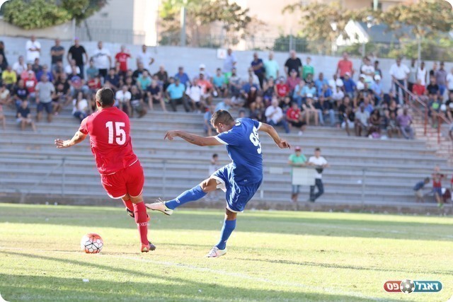 אזולאי בועט (וואסים מוואסי)