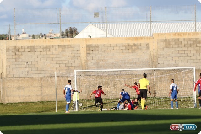 הכדור ברשת, אך השער נפסל (וואסים מוואסי)