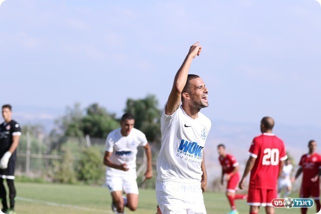 וחוגג (וואסים מוואסי)