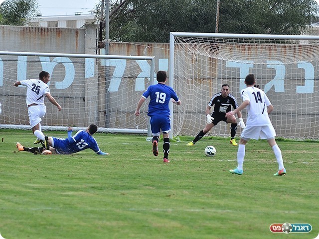 עוד ניסיון של עראבה (צילום: ארנון לוי)