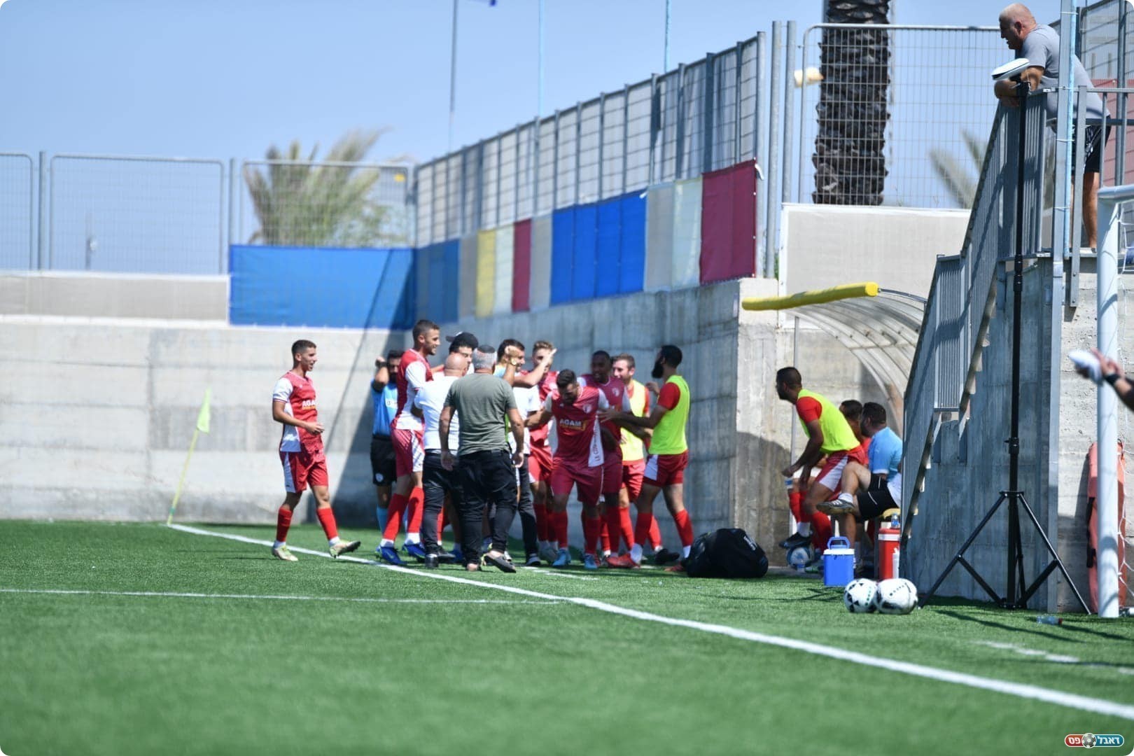 ליאל ליברשטיין חוגג עם הספסל (עדי דיטליס)