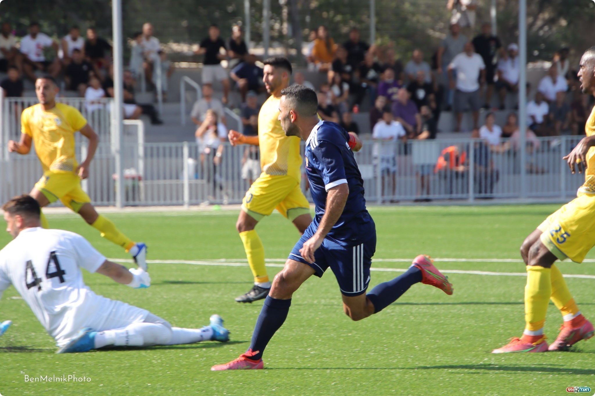 אסור כובש את הראשון (בן מלניק)