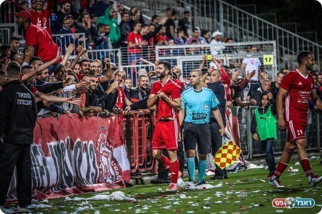 קראקרה עם הקהל (וואסים מוואסי)