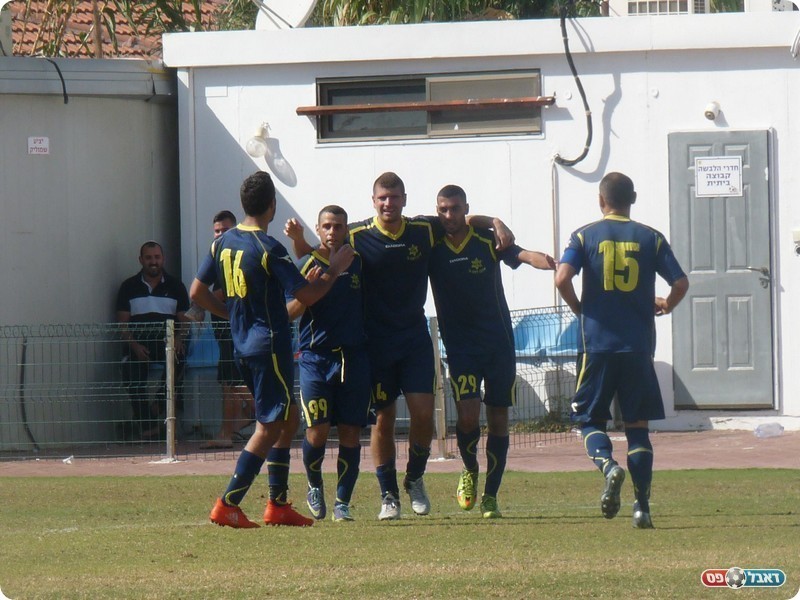 שחוגג עם החברים (אלי שמואלי)