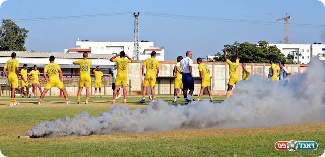 רימון העשן באימון. 