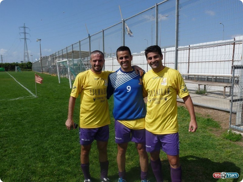 מהבולטים במשחק של חולון יניב עמיאל (מימין), חן מלכה וגיא שוסט (אלי שמואלי)