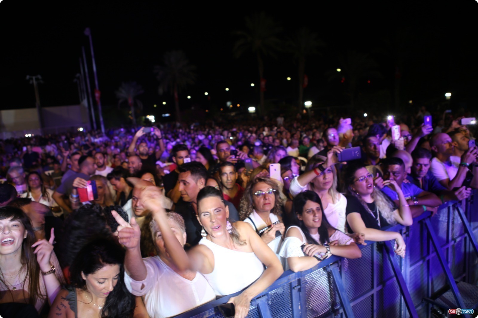 9,000 ספורטאים