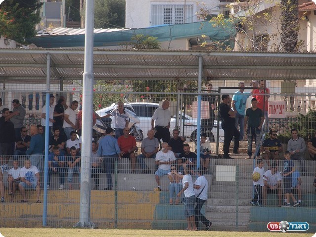 הלו, ארטיק! החבר'ה של יבנה מחלקים הפעם טרופית לצופים (צילום: אלון יהודיוף)