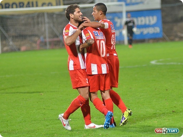 כהן חוגג עם החברים (צילום: קובי פורטל)