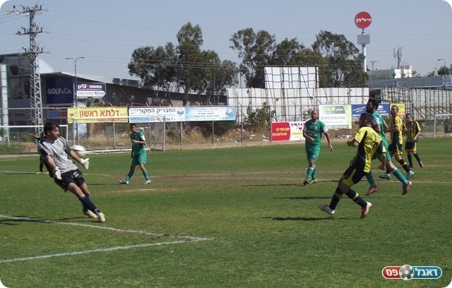 השוער הכי טוס בליגה. קאופמן עוצר את ג'קי נתן (צילום: אלירן ברנשטיין)