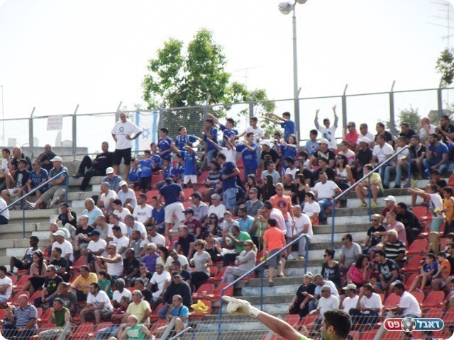 קהל שיא בחולון. היציע (צילום: אלירן ברנשטיין)