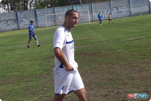 צהוב היה מתאים כאן יותר. האדום, השכנועים והירידה (צילום: אלירן ברנשטיין)