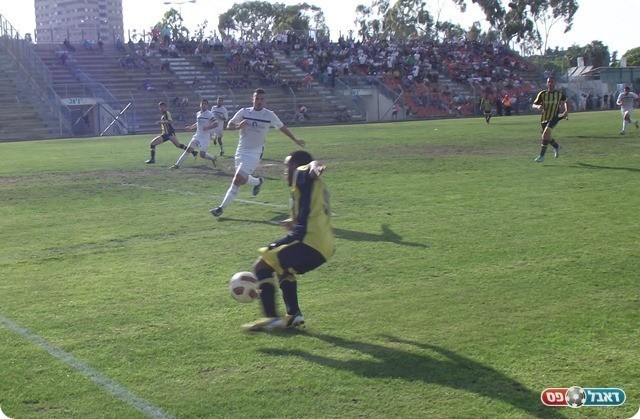 לא החליט עם לבעוט או למסור. קריטי (צילום: אלירן ברנשטיין)