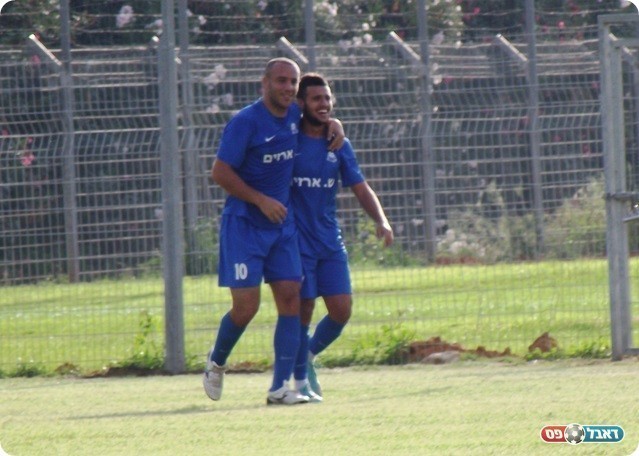 חוגגים את השני עם יוסף (צילום: אלירן ברנשטיין)