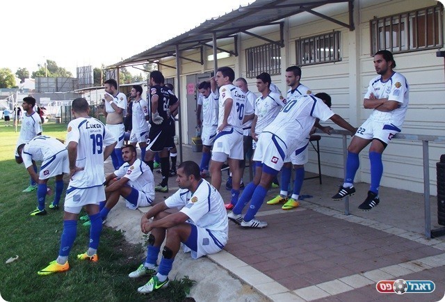 בסיס טוב וקבוצה בריאה. שחקני הפועל פ"ת (צילום: אלירן ברנשטיין)