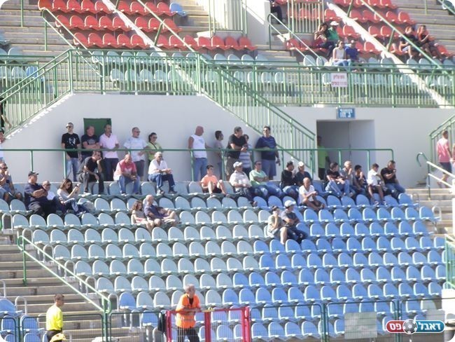 היציעים הריקים באיצטדיון נס ציונה