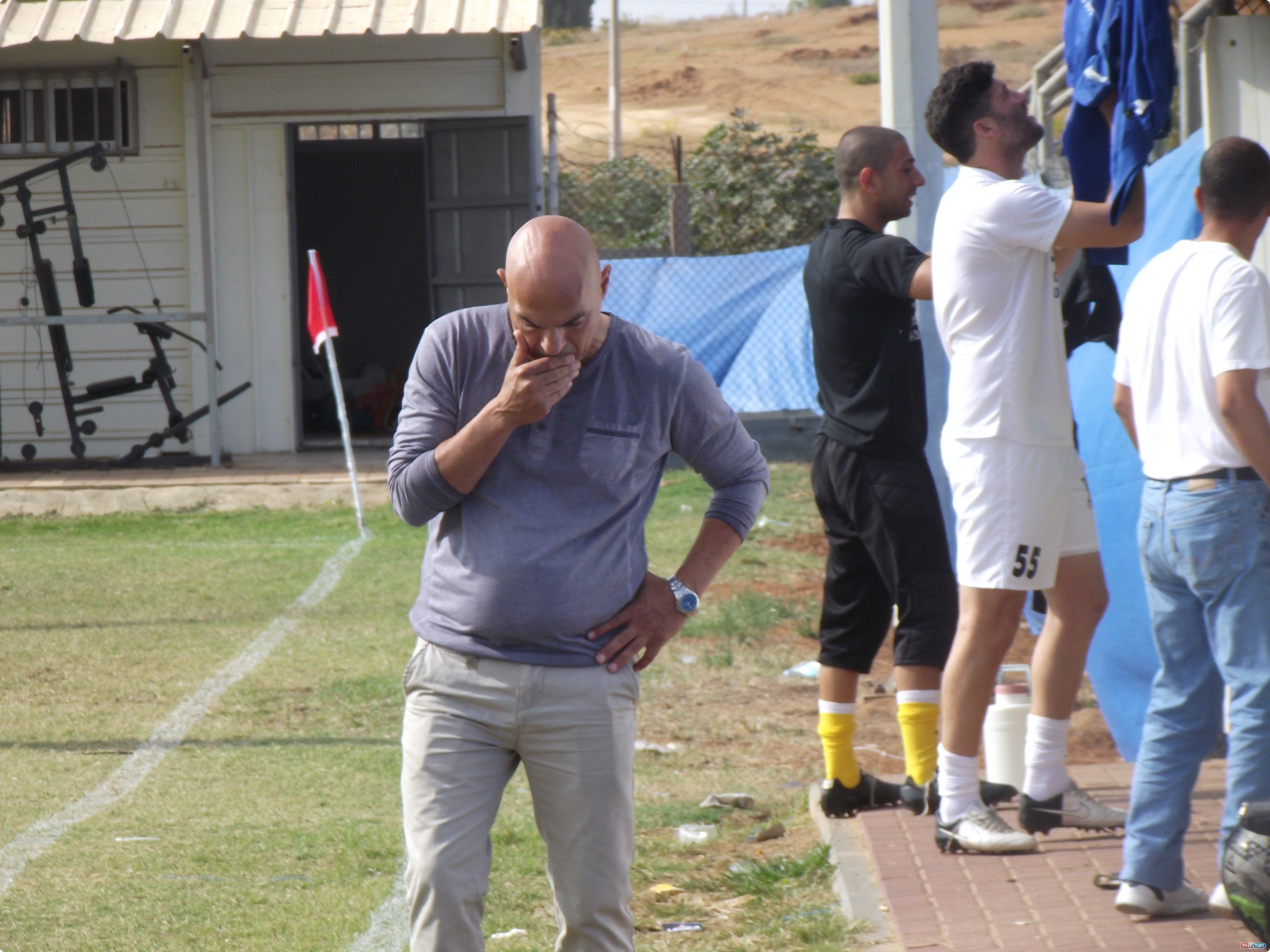 מאמנה המאוכזב של שעריים, עובד לוי