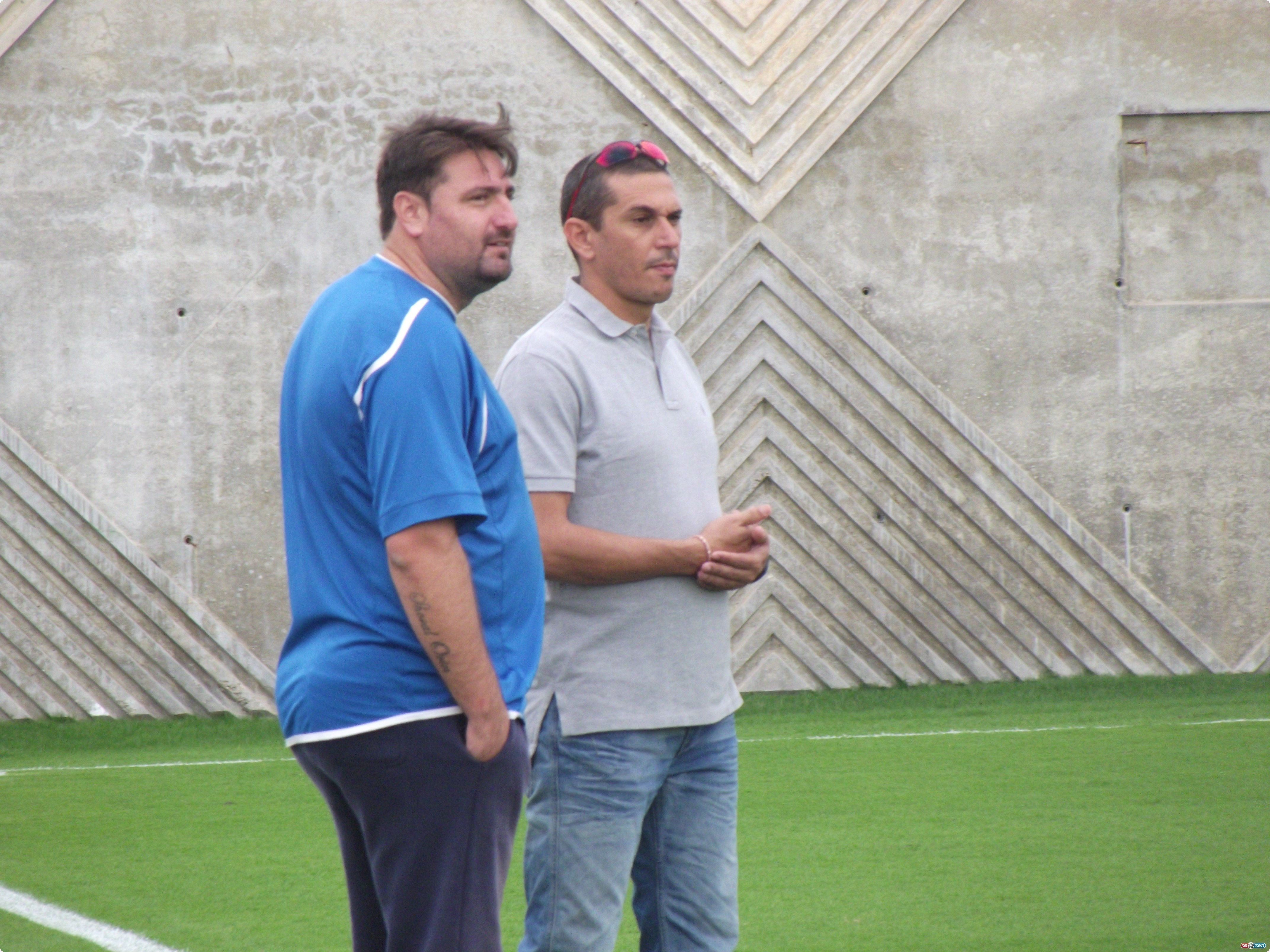 לדפוק לחשב המלווה על השולחן. מרציאנו ודבח (צילום: אלירן ברנשטיין)