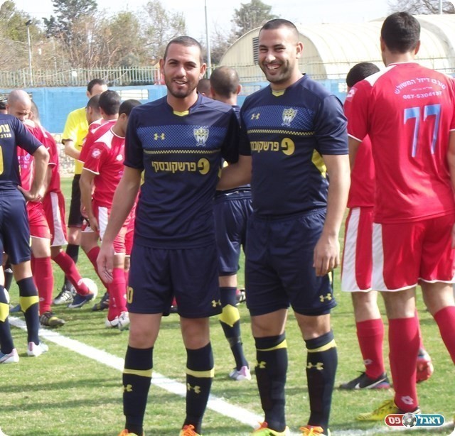 מגול את ביטון, מציגים את הנעליים החדשות