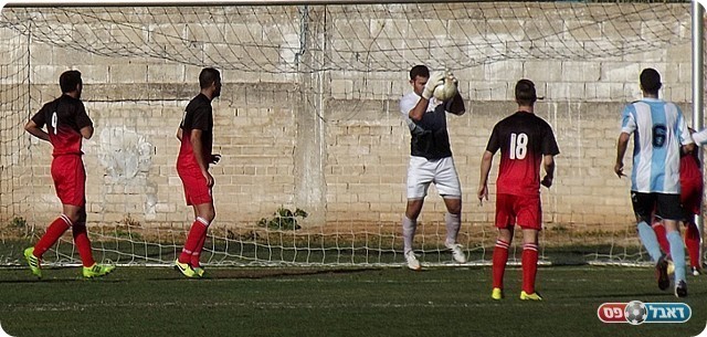 הזדמנות טובה גם מחנה. גלברט במקום (צילום: אייל אורן)