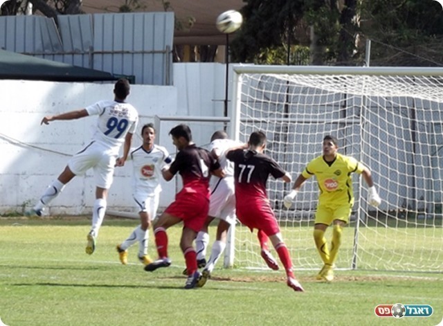 משחק מסודר של מרמורק. מאיימים על השער (אייל אורן)