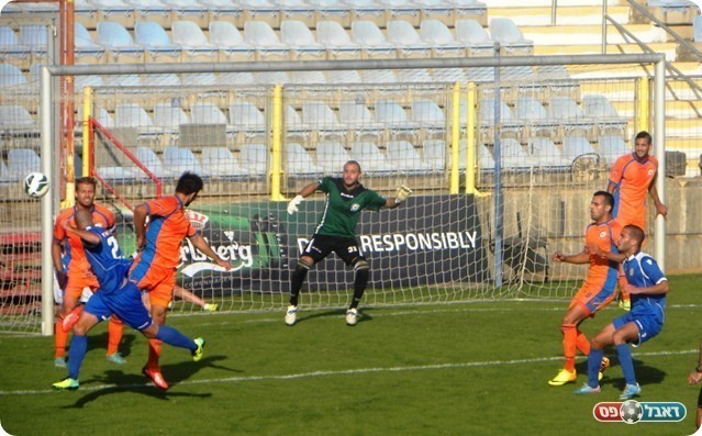 הרצליה נכנסה טוב יותר למשחק. המקומיים בהתקפה (צילום: עוז מלכה)