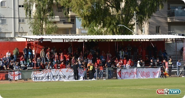 ראו את קבוצתם לא לוקחת שבויים. אוהדי מרמורק (צילום: ולדי מויסייב)