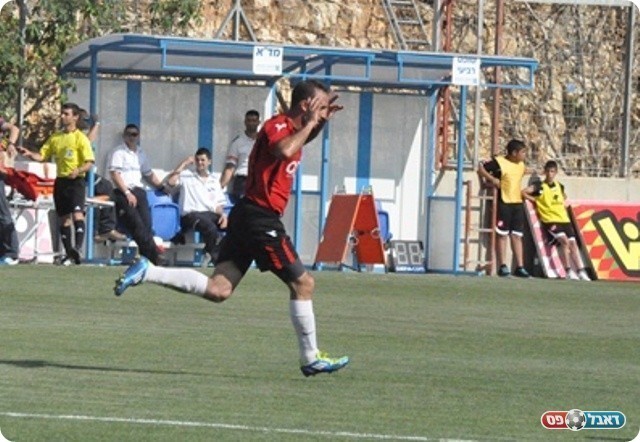 איכסל לא הרפתה. עבודי כובש את השני (צילום: חאדר אניס)