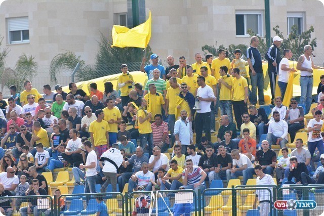 מקווים ל-600. אוהדי קריית גת (צילום: ולדי מויסייב)