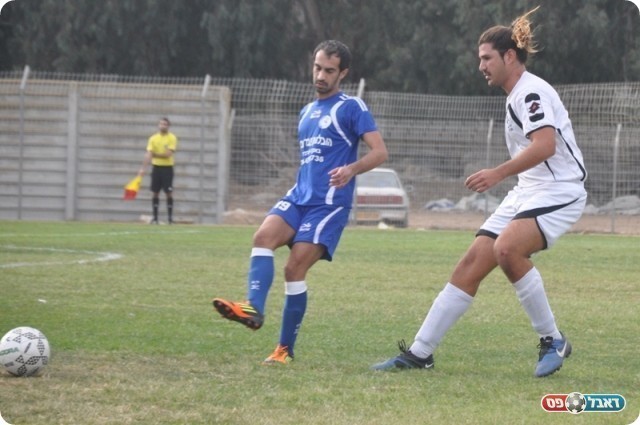 סגל נוצף. ואנה מול אביתר ארז (צילום: אחמד עויסאת)