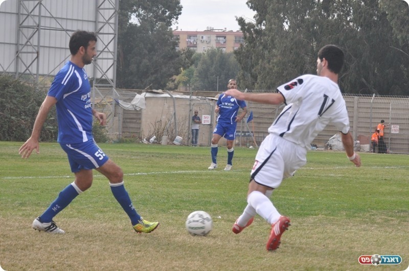 מתפרצות של האורחים. מרסיאנו מול גולדנברג (צילום: אחמד עויסאת)