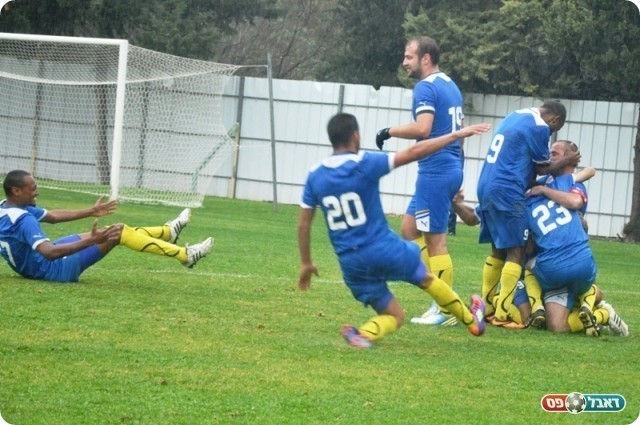 הראשון של טל. חוגגים (צילום: אחמד עוויסאת)