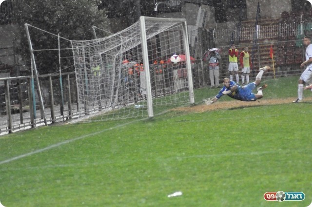 איכסל חיפשה את הניצחון. שאיב הודף (צילום: חאדר אניס)