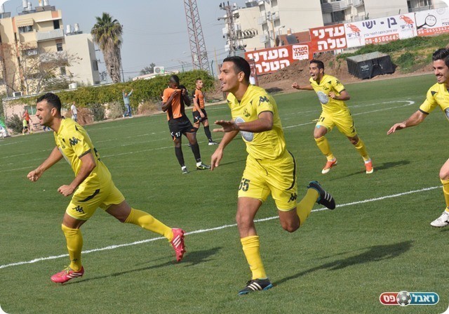 שוב בפסגה.חוגגים את הראשון של עומרי כהן (צילום: ולדי מויסייב)