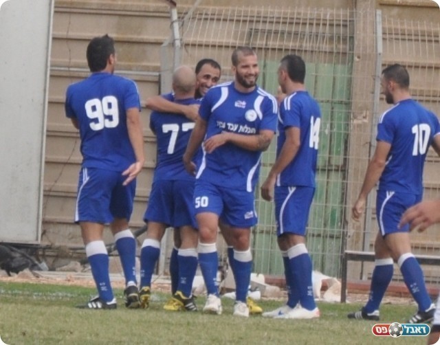 שער בזמן קריטי. חוגגים את השני (צילום: אחמד עויסאת)