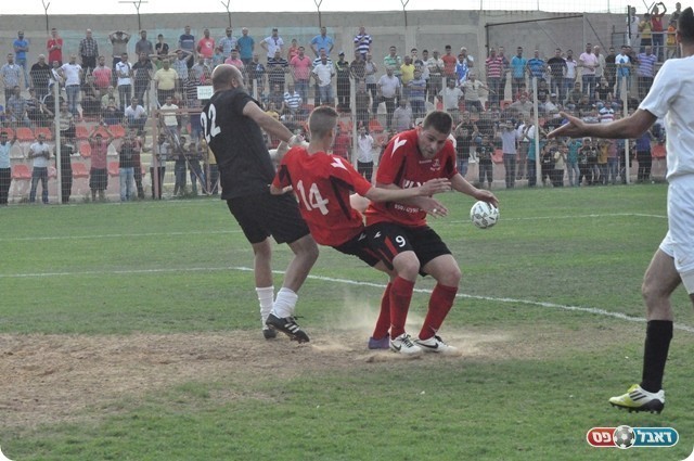 כפר קנא התעוררה. גזאוי עוצר את אבוריא ודוד שחרור (צילום: חאדר אניס) 