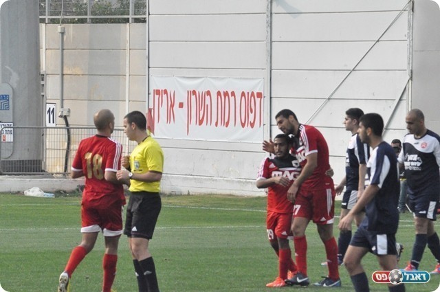 עלו לראש הטבלה. שחקני מורשה חוגגים (צילום: אלי שמואלי)