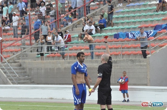 החגיגה והאדום (צילום: מוחמד חאדר אניס)