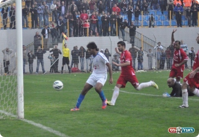 נבדל ברור. מואסי כובש (צילום: מוחמד חאדר אניס)